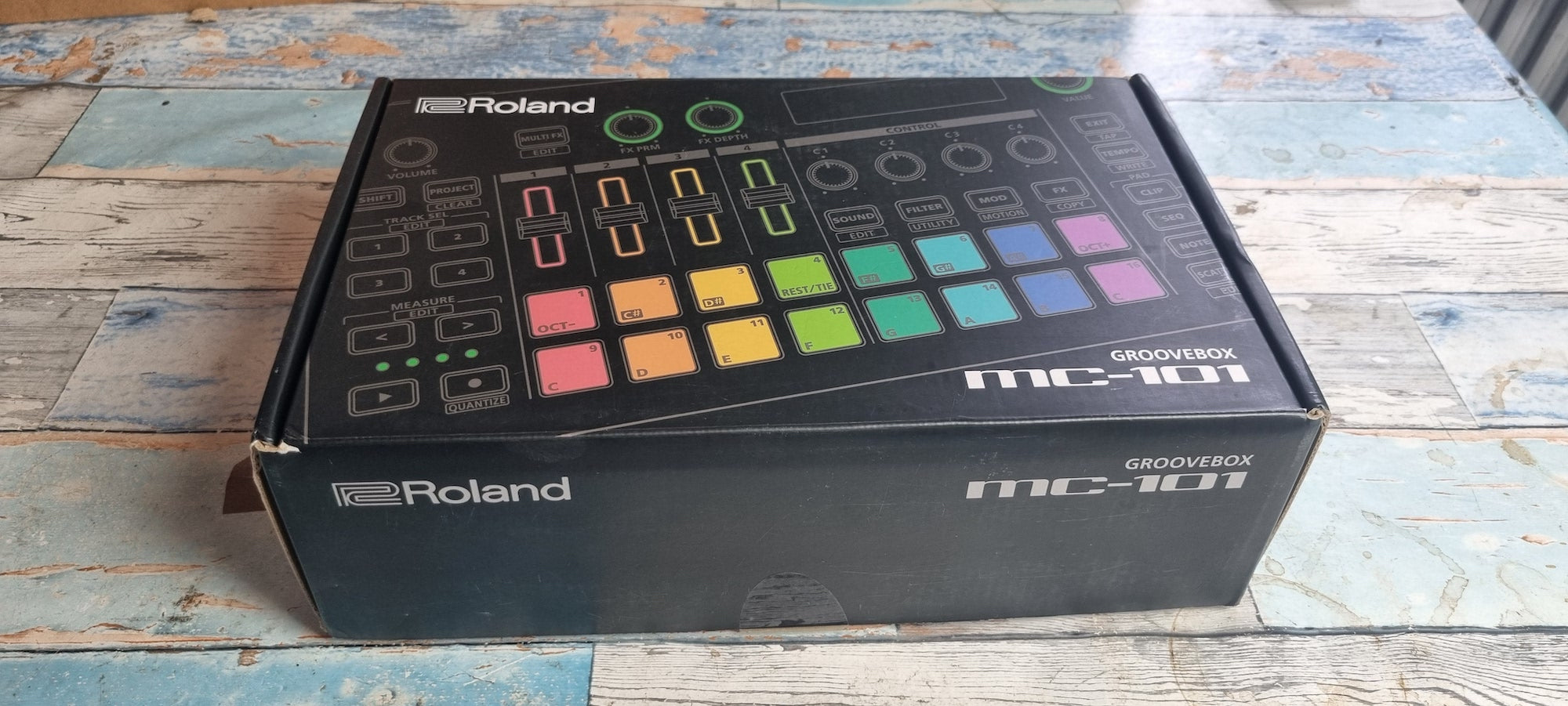 Roland MC-101 Groovebox