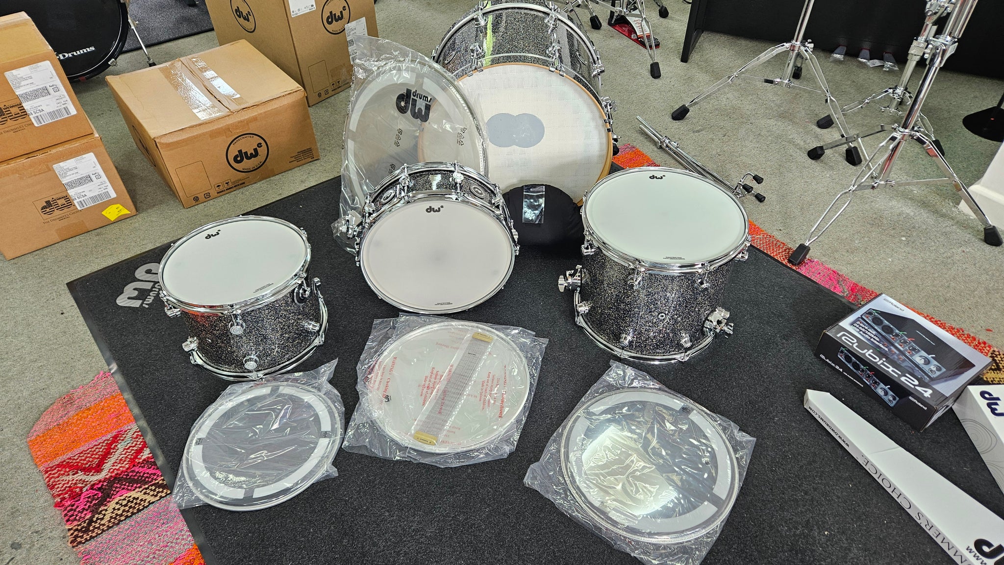 DWe 4-Piece Hybrid Drum Kit in black galaxy sparkle