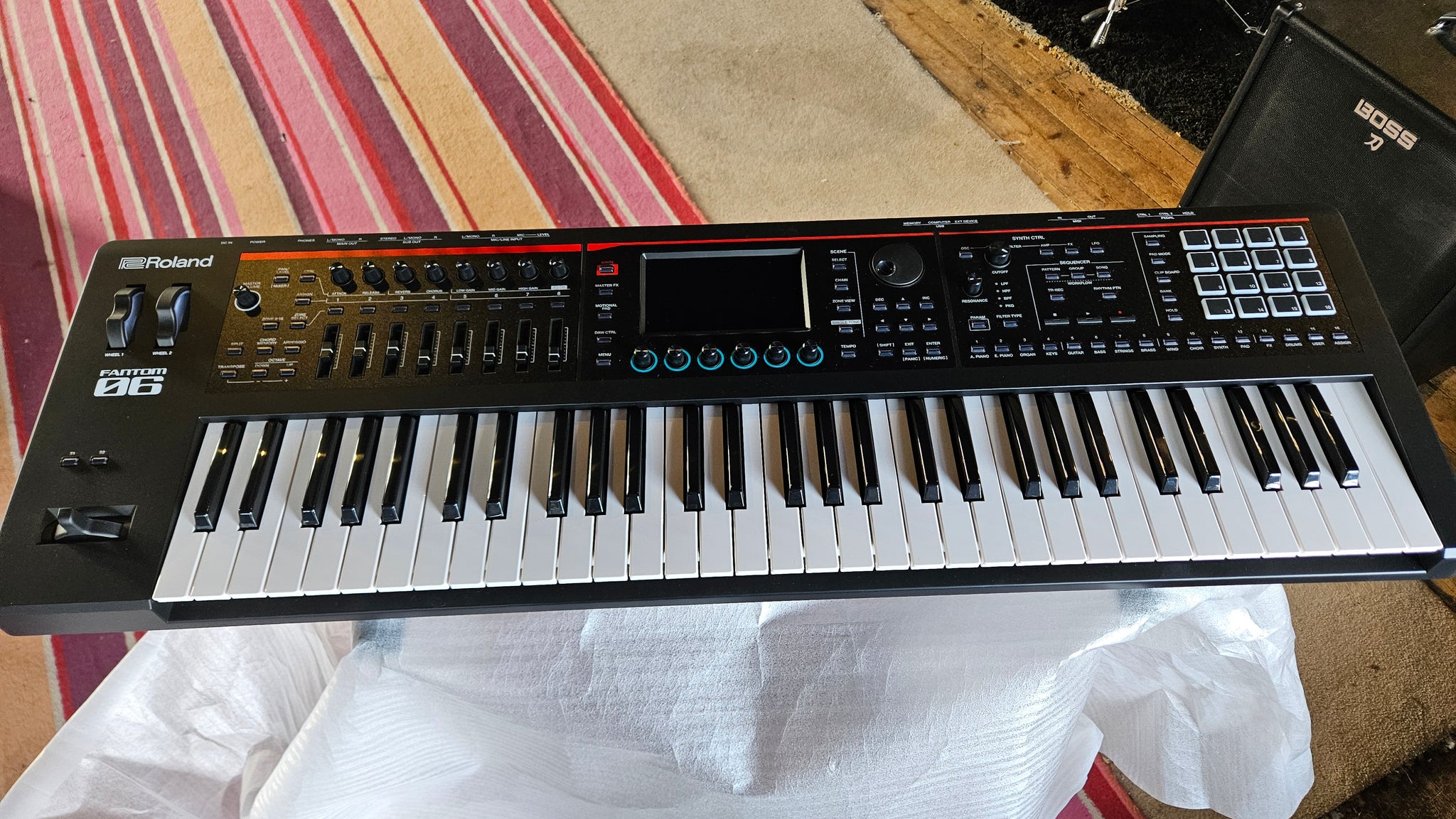 Roland Fantom-06 Workstation